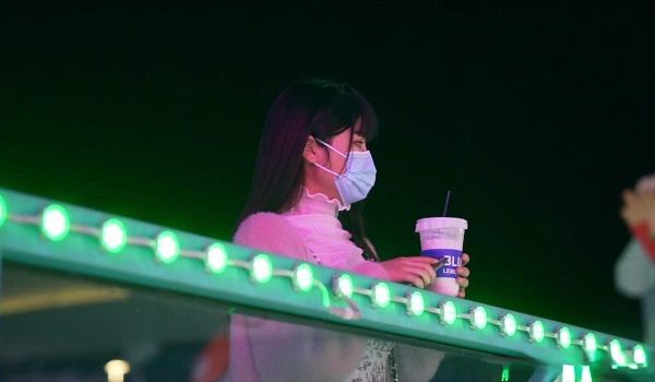 《如果有爱》多姿势无套爆操邻家女孩 娜娜