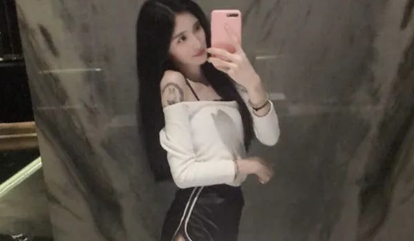 台湾SWAG 老板请的性感女僕打扫偷懒被处罚一顿