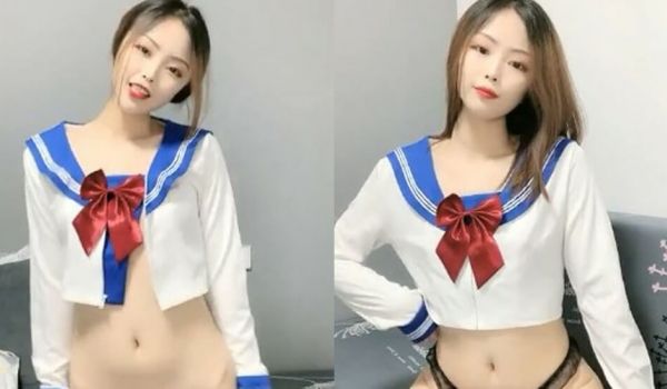 奶子很大的美女在家大尺度诱惑粉丝