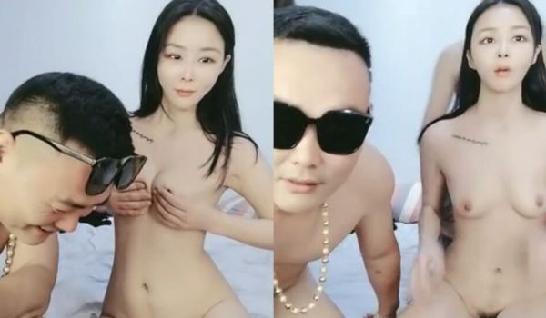 奶子非常漂亮的高颜值韩国美眉浴室自慰呻吟下面的毛