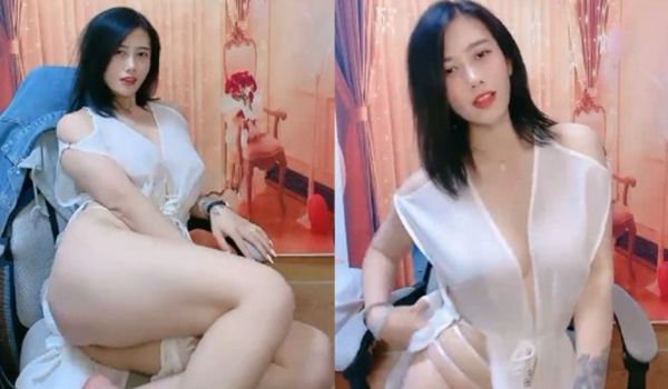 少见的大奶网红女神直播诱惑