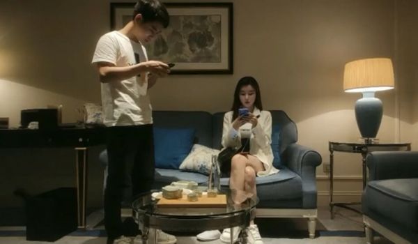 前凸后翘小姐姐就是水多、卷起屁股摆好姿势让人欲仙