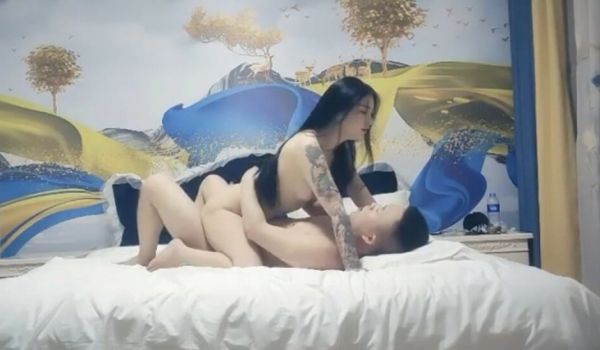 探花系列-酒店约操性感小姐姐连干两炮小姐姐被干的