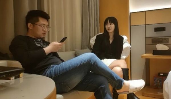 约今天刚认识的少妇、舔穴口交、后入猛操