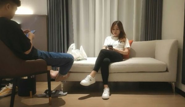 安排个泰国妹子颜值服务不错、乳推舔菊来一套、翘起