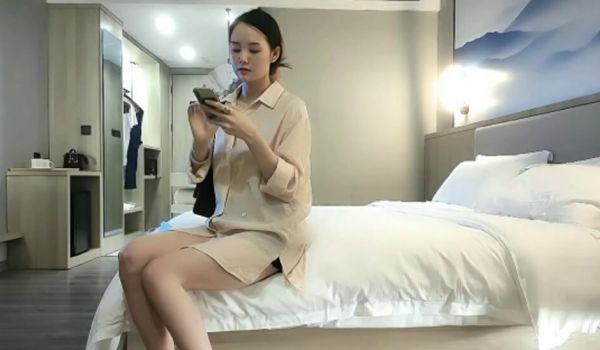 3500网约清纯脸庞大长腿翘臀美乳小姐姐