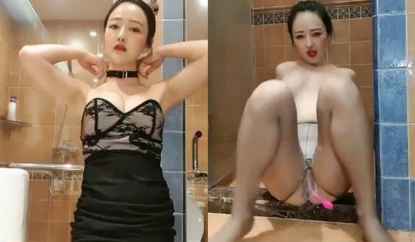 G罩杯美女穿开裆灰丝道具自慰插出白浆湿身诱惑