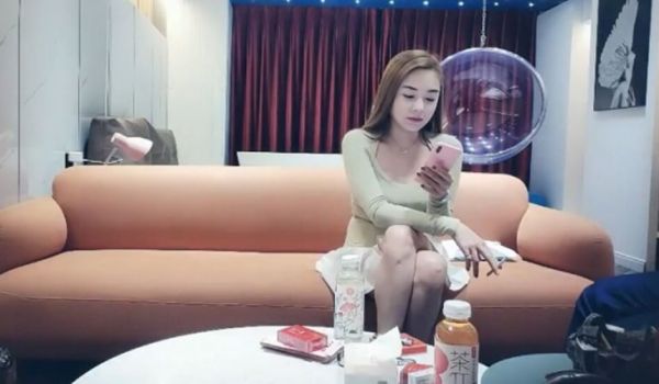 赵总大神约高端外围、性感甜美大奶美女、穿上情趣学