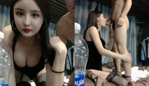 极品黑丝网红女神与与男友在家自拍口交深喉