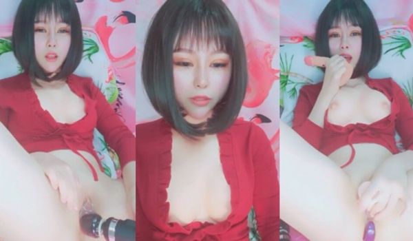 红衣短发少妇道具自慰、菊花塞着肛塞道具JJ抽插按
