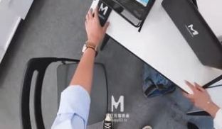 麻豆传媒-性爱游戏选单上司篇选择玩弄巨屌伺候傲娇