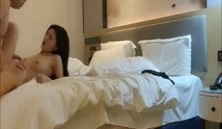 非常有气质高挑妹子酒店被中年男人深插狂干。!!