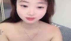 【恋爱小白】清纯少女！甜美女孩大尺度居家裸舞秀_