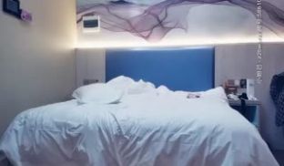 【文轩探花】深夜场约了个黑裙性长腿妹子啪啪，穿上