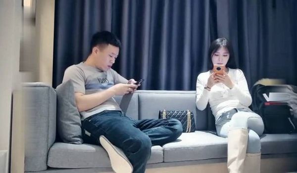 小姐姐不仅长得漂亮还能噼一字马，各种姿势啪啪都难