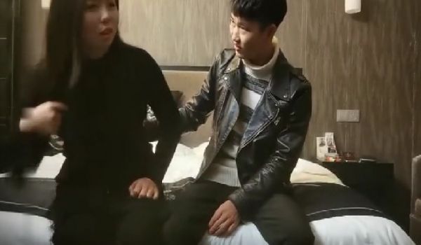 被性欲极强富婆包养～每次都被榨干才愿意放走