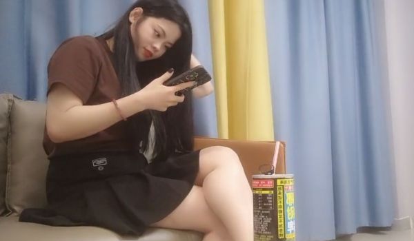 今晚无套内射良家足浴妹，肤白貌美，贪恋钱财和这大