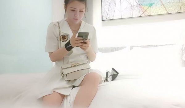 利哥探花，200网约丸子头美少妇，美乳长腿，黑丝