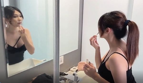 E奶雪肌美女大玩69性爱，巨根生插滚烫精液中出满