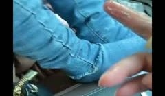 奔驰哥带漂亮学生妹到野外车震抠穴，小树林啪啪，虽