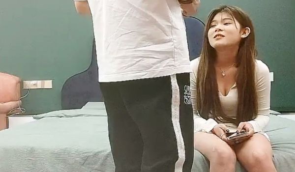 无情的屌 23岁，165cm，四川小美女，重金酒