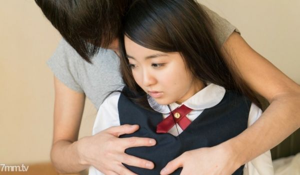 384-YUI-02 穿制服的洛丽塔少女恋爱了H