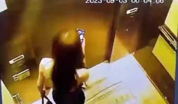 精准制导电梯街射臭流氓