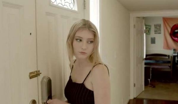 melodymarks女超人被氪石削弱后被暴揍强