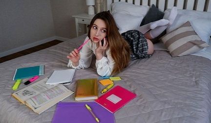 操我大学成绩不好的继姐然后射在她紧致的小穴里