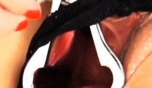 第二集独奏女人用蛆虫自慰蠕虫在她的阴道里
