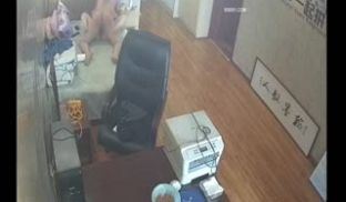 总经理与秘书偷情某企业公司总经理室被下属偷装摄像