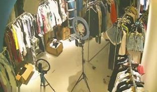 破解服装店摄像头稀缺黑客破解服装店内摄像头多角度