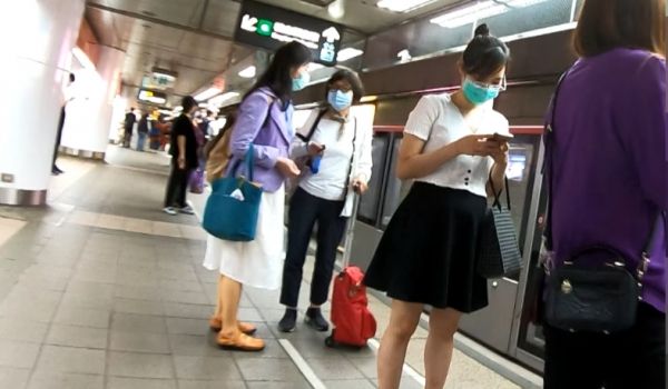20205781414用户上传街拍抄底系列一