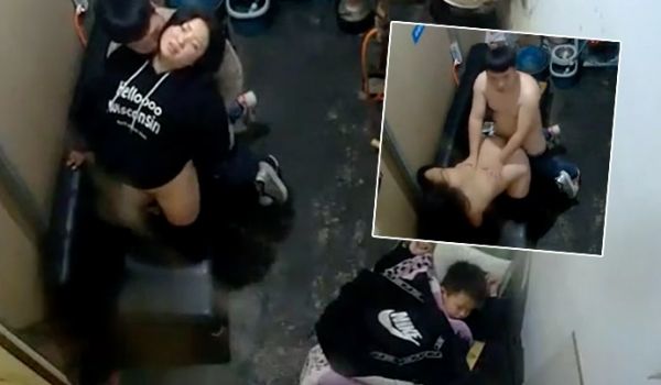 破解家庭网络摄像头监控偷拍刚才外面回来的小媳妇被