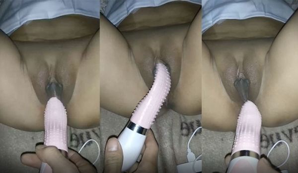 刺刺的阳具震动女友的逼