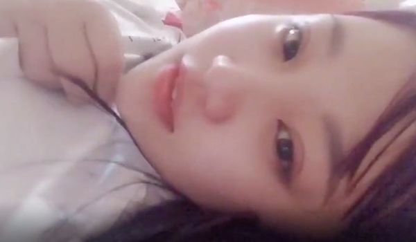 度云泄密二次元巨乳小萌妹胸部很大洗完澡拿着奶子吃