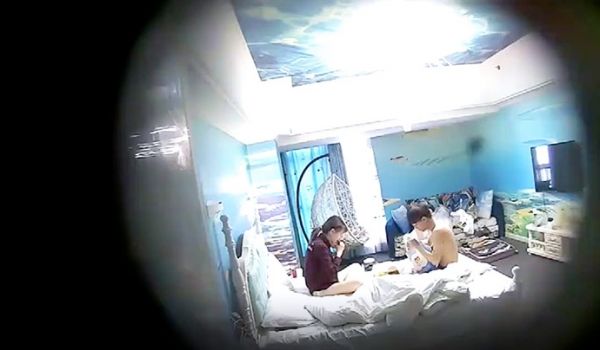 酒店偷拍大学生情侣开房探讨性爱把姿势玩了个遍妹子