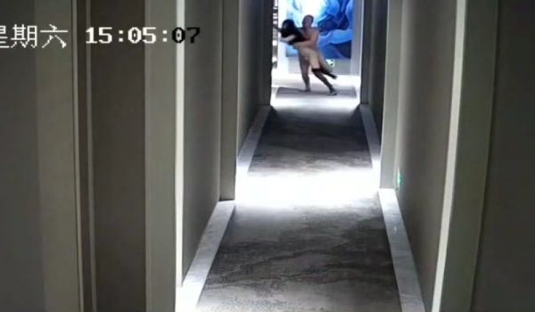 20208020869用户上传妹子被忽悠到酒店谈