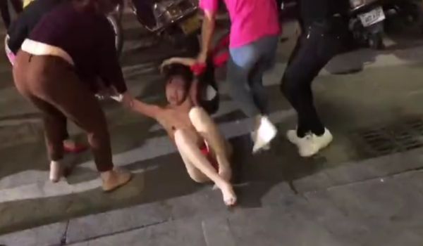 20208020869用户上传小三被原配当街暴打