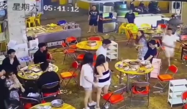 20209279953用户上传老公和小三出来吃饭