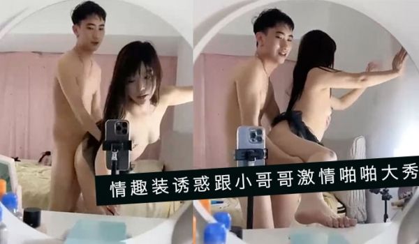 蜜桃少女黑丝露脸情趣装诱惑跟小哥哥激情啪啪大秀