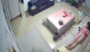 破解家庭摄像头几个家里没有男人空虚寂寞冷的骚妇用