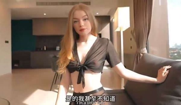 白虎淫妻一边和老公电话一边享受大屌的冲击