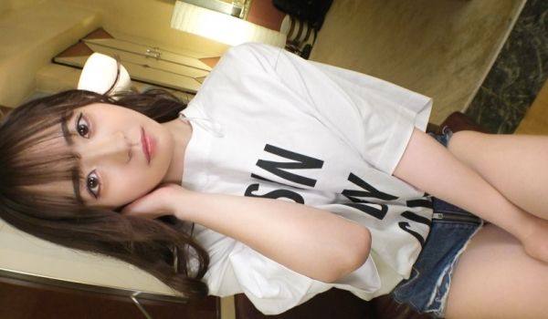SIRO-5212在度假村打工完成的苗条身材和紧