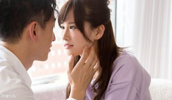 725-RENA-01整洁纤细和精通地板的姐姐的